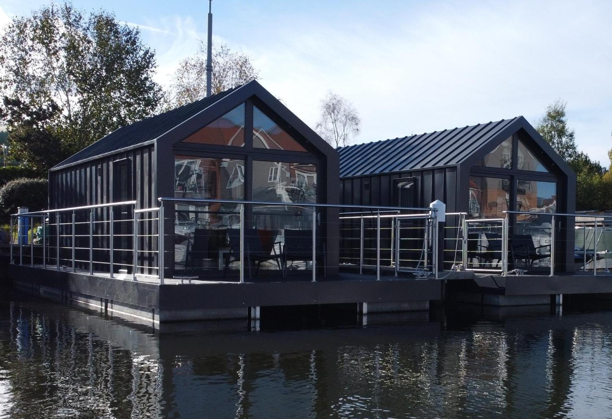 Lincoln Floating Holidays Экстерьер фото